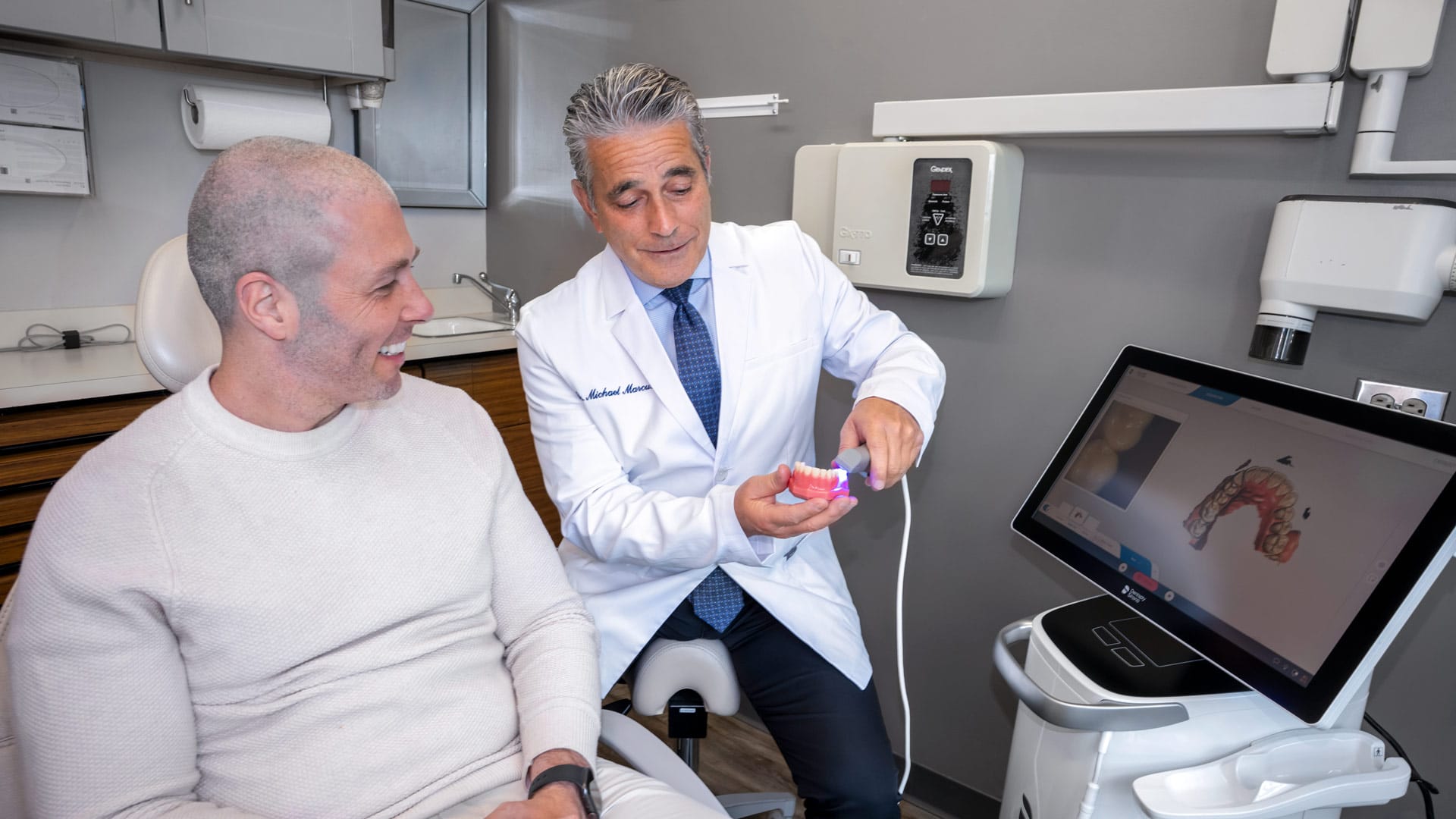 Dr. Marcus shows a patient a 3D teeth scan procedure
